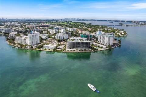 Condo in Bay Harbor Islands, Florida, 3 bedrooms  № 1739099 - photo 22