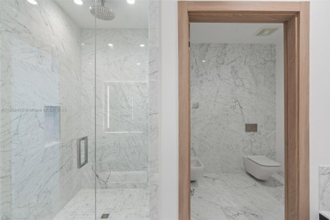 Condo in Bay Harbor Islands, Florida, 3 bedrooms  № 1739099 - photo 13