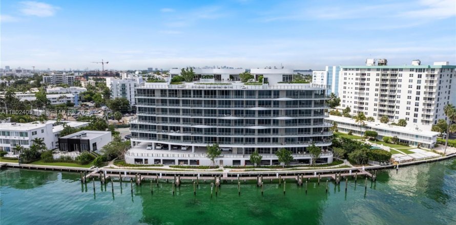 Condo in Bay Harbor Islands, Florida, 3 bedrooms № 1739099