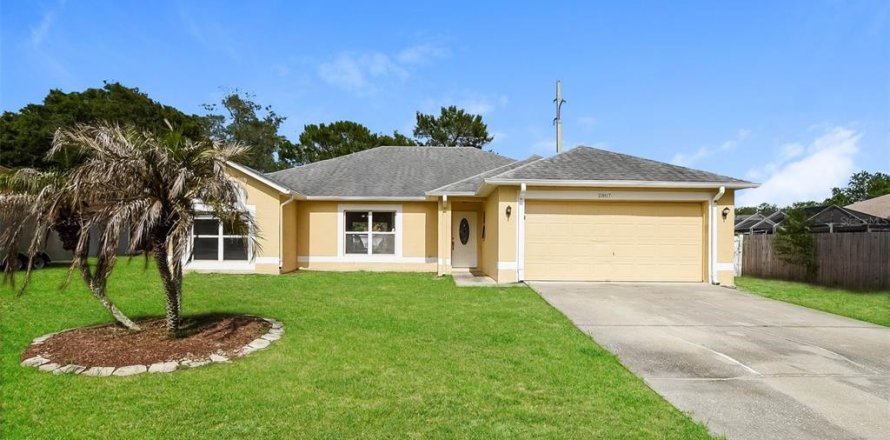 House in Deltona, Florida 3 bedrooms, 163.51 sq.m. № 2239439