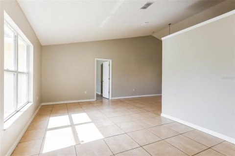 House in Deltona, Florida 3 bedrooms, 163.51 sq.m. № 2239439 - photo 4