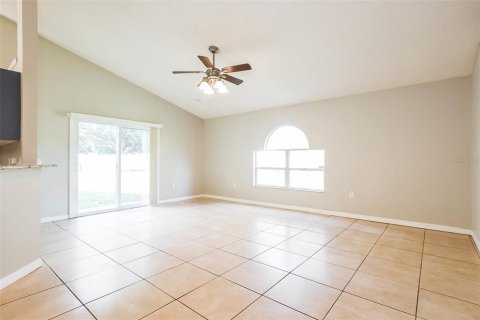 House in Deltona, Florida 3 bedrooms, 163.51 sq.m. № 2239439 - photo 10