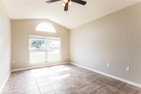 House in Deltona, Florida 3 bedrooms, 163.51 sq.m. № 2239439 - photo 11