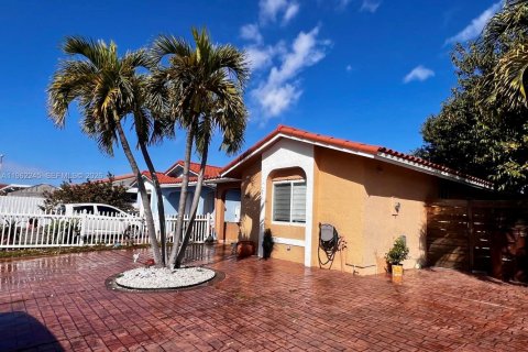 Villa ou maison à vendre à Hialeah, Floride: 3 chambres, 108.7 m2 № 2024970 - photo 18