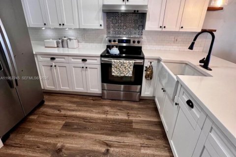 Villa ou maison à vendre à Hialeah, Floride: 3 chambres, 108.7 m2 № 2024970 - photo 6