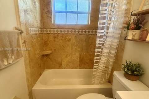 Villa ou maison à vendre à Hialeah, Floride: 3 chambres, 108.7 m2 № 2024970 - photo 15