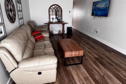 Villa ou maison à vendre à Hialeah, Floride: 3 chambres, 108.7 m2 № 2024970 - photo 3