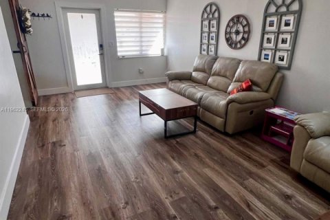 Villa ou maison à vendre à Hialeah, Floride: 3 chambres, 108.7 m2 № 2024970 - photo 13