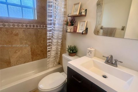 Villa ou maison à vendre à Hialeah, Floride: 3 chambres, 108.7 m2 № 2024970 - photo 14