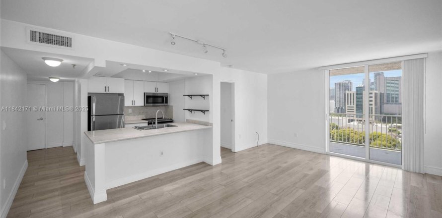 Condominio en Miami, Florida, 2 dormitorios  № 1888903