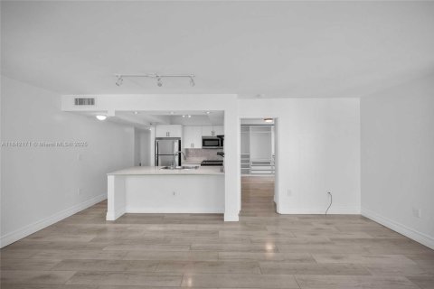 Condominio en venta en Miami, Florida, 2 dormitorios, 84.91 m2 № 1888903 - foto 5