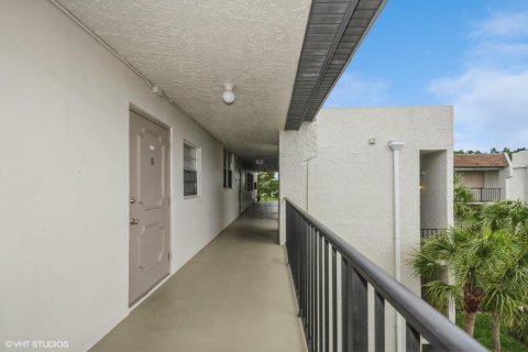 Купить кондоминиум в Дейви, Флорида 1 комната, 80.82м2, № 1100350 - фото 1