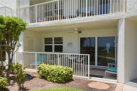 Condo in Highland Beach, Florida, 2 bedrooms № 2070694 - photo 16