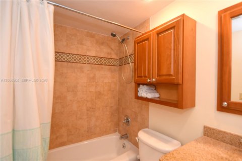 Condo in Highland Beach, Florida, 2 bedrooms № 2070694 - photo 28
