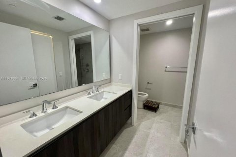 Condo in Miami, Florida, 1 bedroom  № 2053059 - photo 7