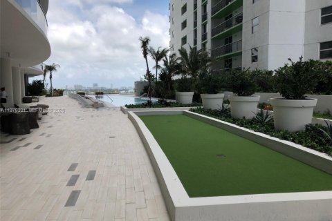 Condo in Miami, Florida, 1 bedroom  № 2053059 - photo 13