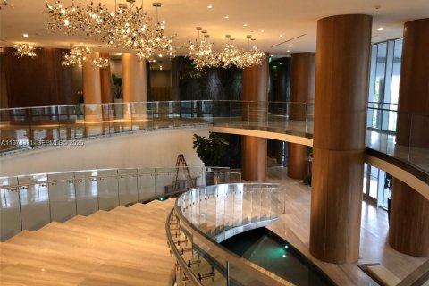 Condo in Miami, Florida, 1 bedroom  № 2053059 - photo 16