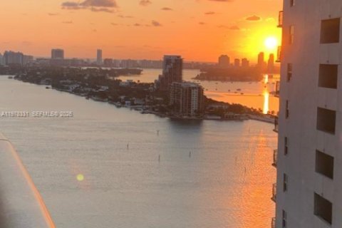Condo in Miami, Florida, 1 bedroom  № 2053059