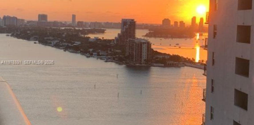 Condo in Miami, Florida, 1 bedroom  № 2053059