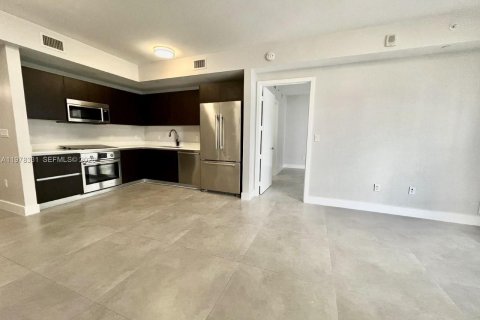 Condo in Miami, Florida, 1 bedroom  № 2053059 - photo 4