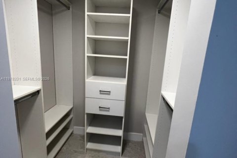 Condo in Miami, Florida, 1 bedroom  № 2053059 - photo 9