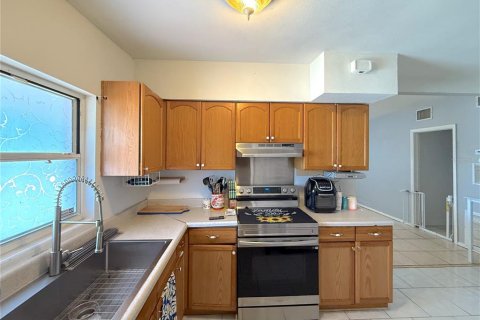 House in Orlando, Florida 4 bedrooms, 126.44 sq.m. № 1894661 - photo 5