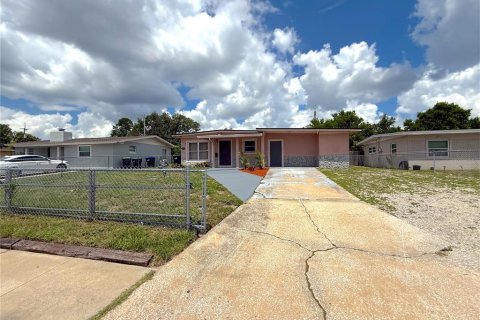 House in Orlando, Florida 4 bedrooms, 126.44 sq.m. № 1894661 - photo 13