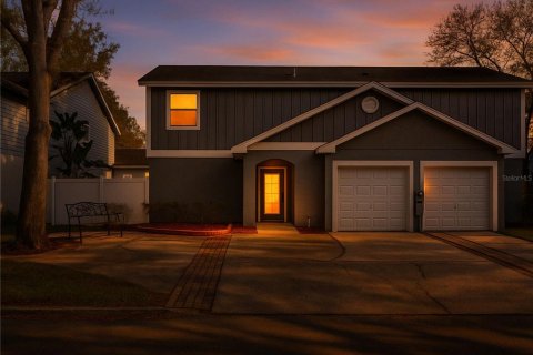 Adosado en venta en Tampa, Florida, 2 dormitorios, 127.46 m2 № 1734445 - foto 1