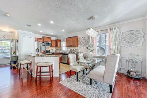 Adosado en venta en Tampa, Florida, 2 dormitorios, 127.46 m2 № 1734445 - foto 10