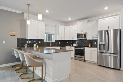 Casa en venta en Kissimmee, Florida, 6 dormitorios, 349.31 m2 № 1801475 - foto 9