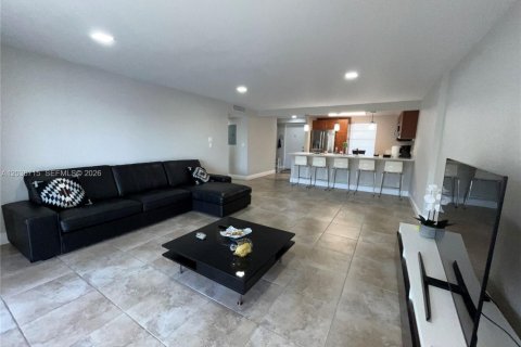 Снять в аренду кондоминиум в Дания-Бич, Флорида 2 спальни, 110.55м2, № 2085166 - фото 8
