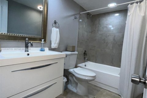 Снять в аренду кондоминиум в Дания-Бич, Флорида 2 спальни, 110.55м2, № 2085166 - фото 13