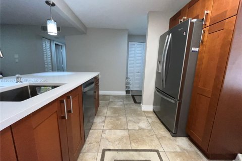 Снять в аренду кондоминиум в Дания-Бич, Флорида 2 спальни, 110.55м2, № 2085166 - фото 26