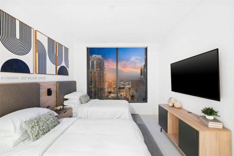 Condominio en venta en Miami, Florida, 3 dormitorios, 115.76 m2 № 1993676 - foto 12