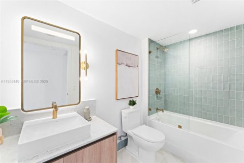 Condominio en venta en Miami, Florida, 3 dormitorios, 115.76 m2 № 1993676 - foto 14