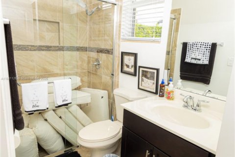 House in Homestead, Florida 4 bedrooms, 226.4 sq.m. № 1939453 - photo 17