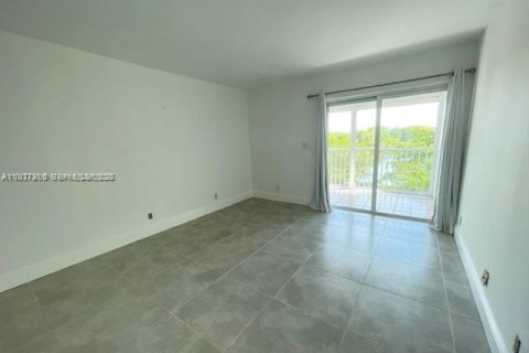 Condominio en alquiler en Weston, Florida, 1 dormitorio, 78.5 m2 № 1995918 - foto 6