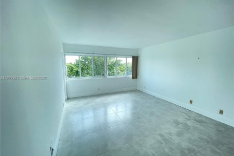 Condominio en alquiler en Weston, Florida, 1 dormitorio, 78.5 m2 № 1995918 - foto 4