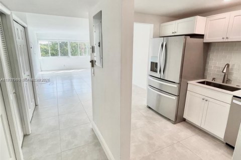 Condominio en alquiler en Weston, Florida, 1 dormitorio, 78.5 m2 № 1995918 - foto 2
