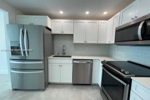 Condominio en alquiler en Weston, Florida, 1 dormitorio, 78.5 m2 № 1995918 - foto 3