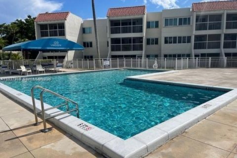 Condominio en alquiler en Weston, Florida, 1 dormitorio, 78.5 m2 № 1995918 - foto 15