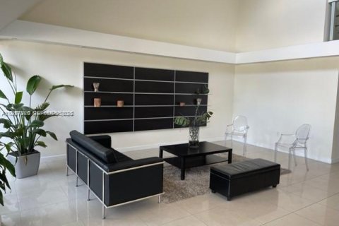 Condominio en alquiler en Weston, Florida, 1 dormitorio, 78.5 m2 № 1995918 - foto 17