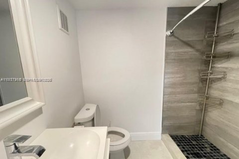 Condominio en alquiler en Weston, Florida, 1 dormitorio, 78.5 m2 № 1995918 - foto 9