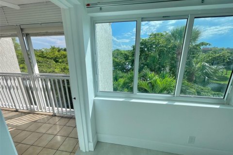 Condominio en alquiler en Weston, Florida, 1 dormitorio, 78.5 m2 № 1995918 - foto 12