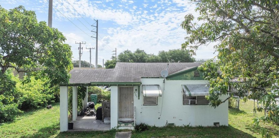 Land in Miami, Florida № 1755772
