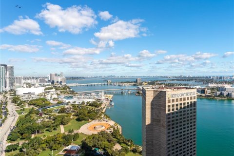Condominio en Miami, Florida, 1 dormitorio  № 2403729
