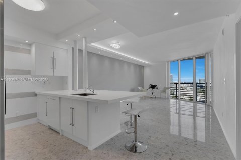 Condominio en alquiler en Miami, Florida, 1 dormitorio, 78.6 m2 № 2403729 - foto 7