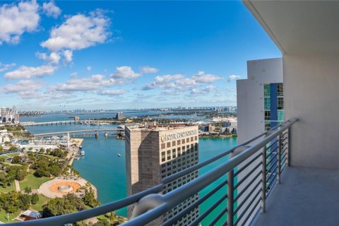 Condominio en alquiler en Miami, Florida, 1 dormitorio, 78.6 m2 № 2403729 - foto 2