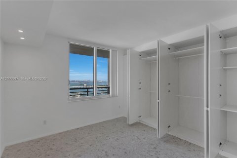 Condominio en alquiler en Miami, Florida, 1 dormitorio, 78.6 m2 № 2403729 - foto 14