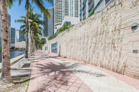 Condominio en alquiler en Miami, Florida, 1 dormitorio, 78.6 m2 № 2403729 - foto 20